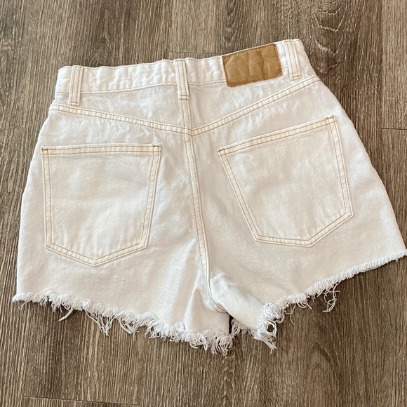 Cotton on high rise mom shorts white denim with contrast stitching 4 US - Picture 4 of 7